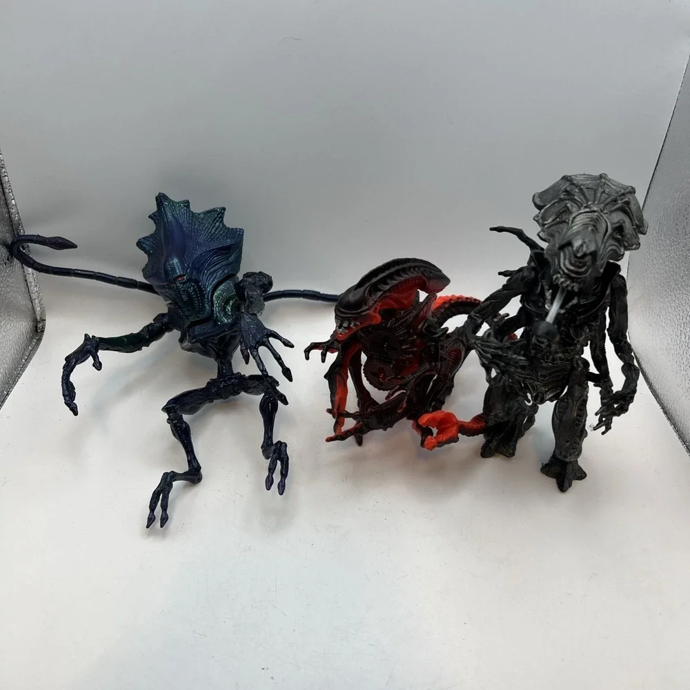 Alien Action Figures Set of 3 in Assorted Colors